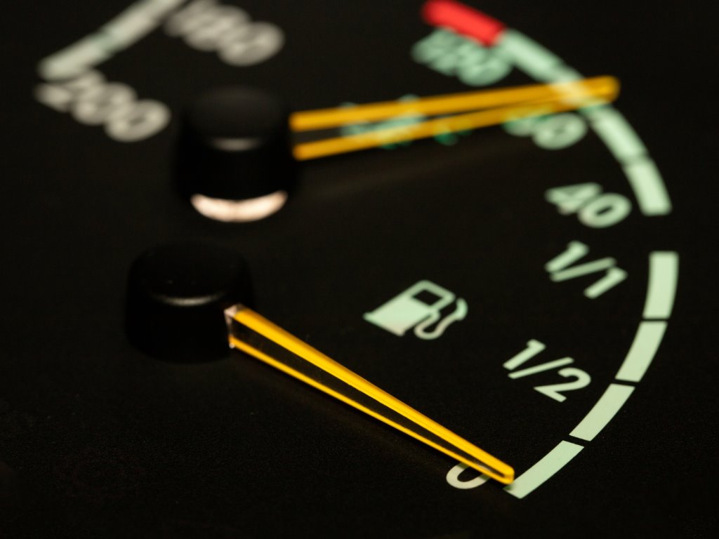 cómo la presión del neumático afecta al consumo de combustible